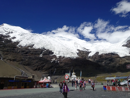 西藏日喀則-江孜卡若拉冰川